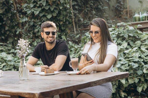 Élevez Votre Élégance : Astuces Incontournables pour Sublimer une Tenue avec des Bijoux Subtils.