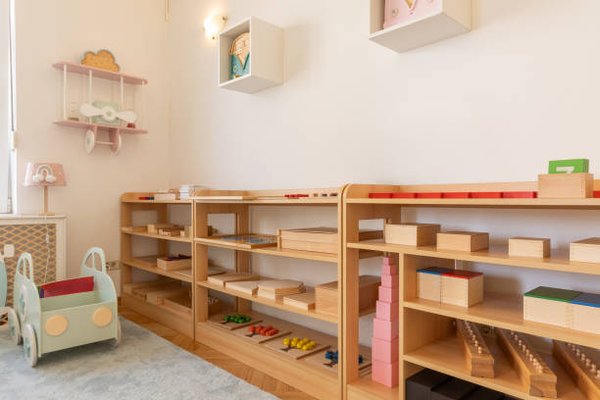 Jouets en bois montessori : Éveillez votre bébé de 6 mois !
